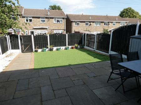 3 bedroom Semi-detached house to let in Lime Tree Walk, Conisbrough, DN12