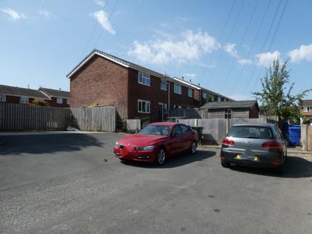 3 bedroom Semi-detached house to let in Lime Tree Walk, Conisbrough, DN12