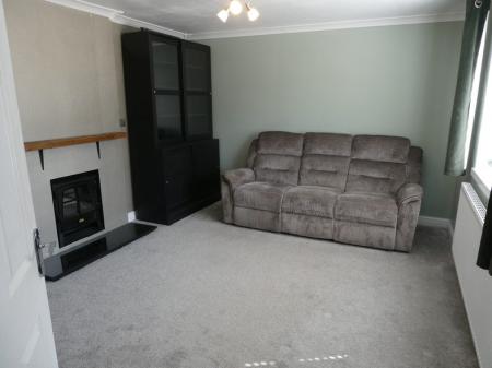 3 bedroom Semi-detached house to let in Lime Tree Walk, Conisbrough, DN12