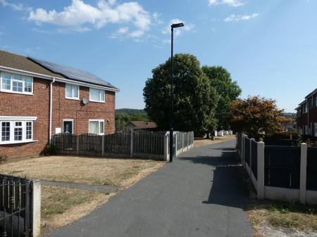 3 bedroom Semi-detached house to let in Lime Tree Walk, Conisbrough, DN12