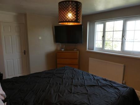 3 bedroom Semi-detached house to let in Lime Tree Walk, Conisbrough, DN12