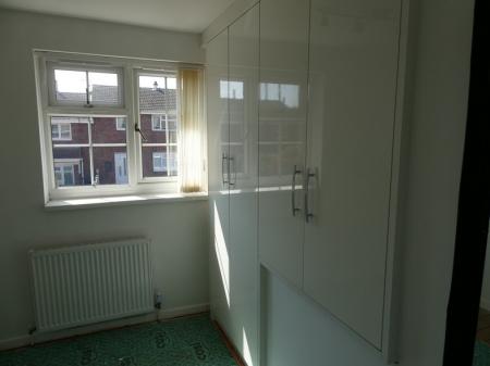 3 bedroom Semi-detached house to let in Lime Tree Walk, Conisbrough, DN12