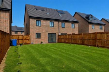 4 bedroom Semi-detached house to let in Donnelly Road, Armthorpe, DN3
