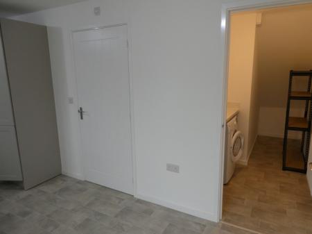 4 bedroom Semi-detached house to let in Donnelly Road, Armthorpe, DN3