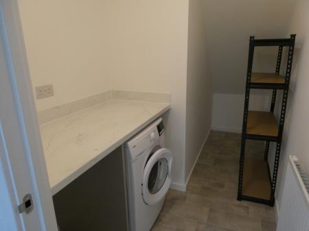 4 bedroom Semi-detached house to let in Donnelly Road, Armthorpe, DN3