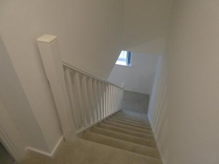 4 bedroom Semi-detached house to let in Donnelly Road, Armthorpe, DN3