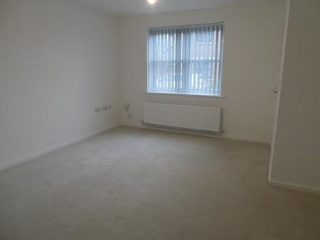 4 bedroom Semi-detached house to let in Donnelly Road, Armthorpe, DN3