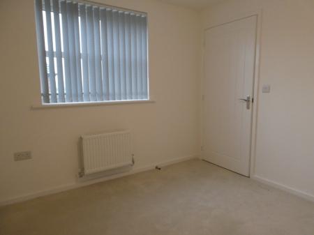 4 bedroom Semi-detached house to let in Donnelly Road, Armthorpe, DN3