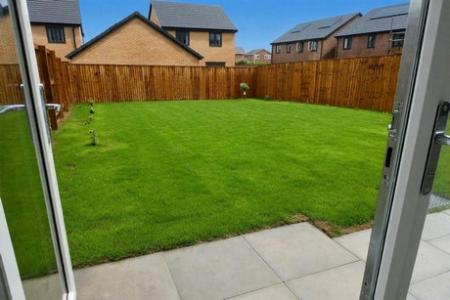 4 bedroom Semi-detached house to let in Donnelly Road, Armthorpe, DN3