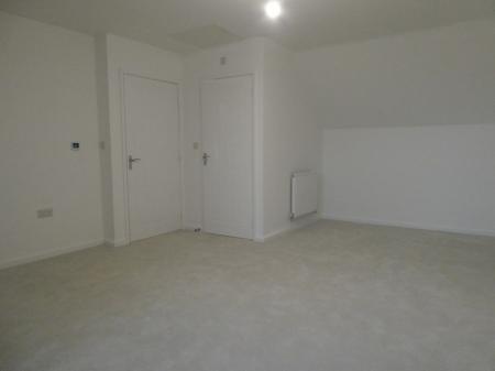 4 bedroom Semi-detached house to let in Donnelly Road, Armthorpe, DN3