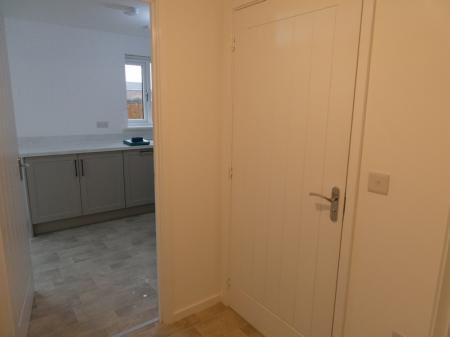 4 bedroom Semi-detached house to let in Donnelly Road, Armthorpe, DN3