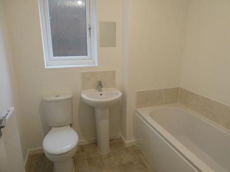 4 bedroom Semi-detached house to let in Donnelly Road, Armthorpe, DN3