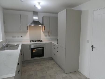 4 bedroom Semi-detached house to let in Donnelly Road, Armthorpe, DN3