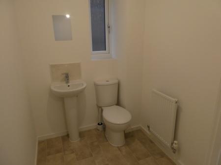 4 bedroom Semi-detached house to let in Donnelly Road, Armthorpe, DN3