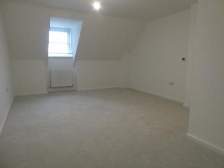 4 bedroom Semi-detached house to let in Donnelly Road, Armthorpe, DN3