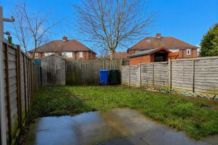 2 bedroom Town house to let in Aidans Close, Clay Lane, Doncaster, DN2