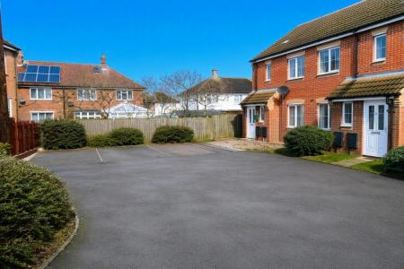 2 bedroom Town house to let in Aidans Close, Clay Lane, Doncaster, DN2