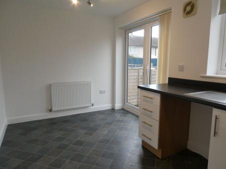 2 bedroom Town house to let in Aidans Close, Clay Lane, Doncaster, DN2