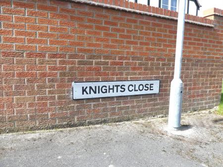 2 bedroom Semi-detached house to let in Knights Close, Belton, DN9