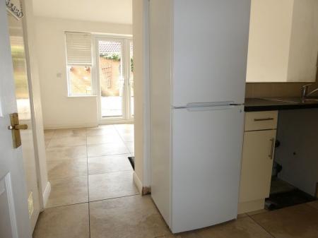 2 bedroom Semi-detached house to let in Knights Close, Belton, DN9