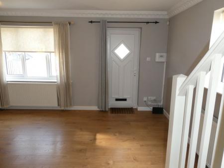 2 bedroom Semi-detached house to let in Knights Close, Belton, DN9