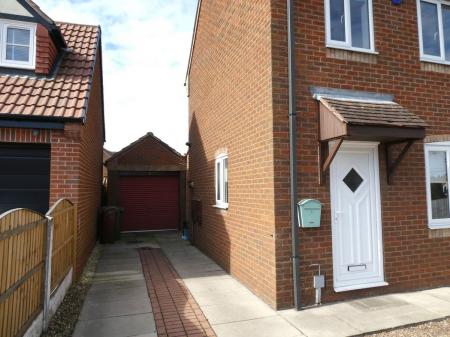 2 bedroom Semi-detached house to let in Knights Close, Belton, DN9