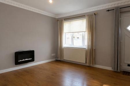 2 bedroom Semi-detached house to let in Knights Close, Belton, DN9
