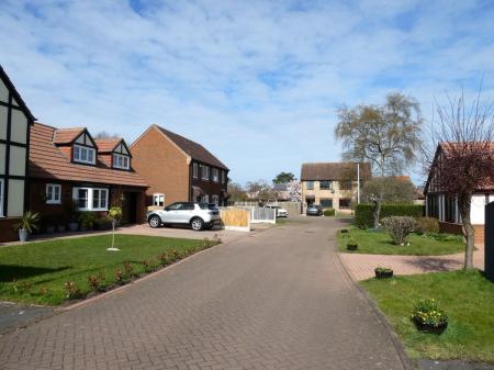 2 bedroom Semi-detached house to let in Knights Close, Belton, DN9