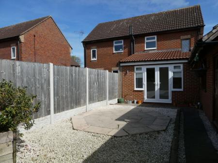 2 bedroom Semi-detached house to let in Knights Close, Belton, DN9