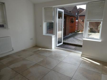 2 bedroom Semi-detached house to let in Knights Close, Belton, DN9
