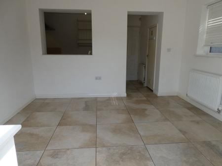 2 bedroom Semi-detached house to let in Knights Close, Belton, DN9