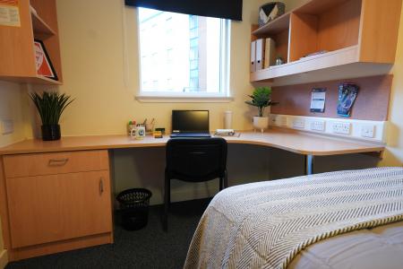 4 bedroom Flat for sale in 17 Hawkhill, Dundee, DD1