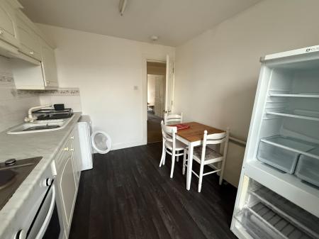 2 bedroom Flat to let in Bank Street, City Centre, Dundee, DD1