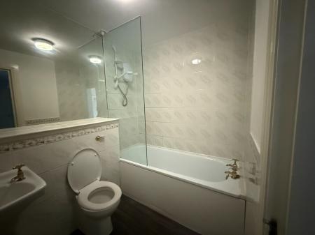 2 bedroom Flat to let in Bank Street, City Centre, Dundee, DD1