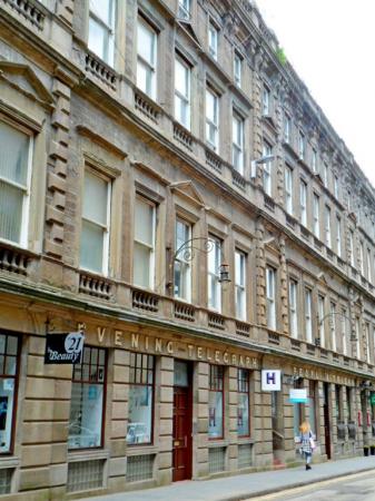 2 bedroom Flat to let in Bank Street, City Centre, Dundee, DD1