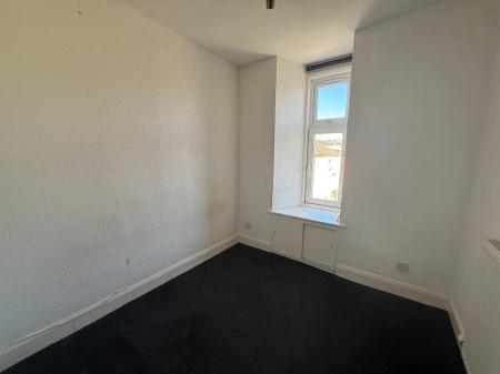 2 bedroom Flat to let in Gardner Street, Law, Dundee, DD3