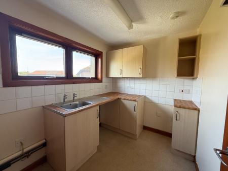 3 bedroom Maisonette to let in Red Admiral Court, Whitfield, Dundee, DD4