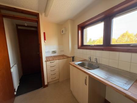 3 bedroom Maisonette to let in Red Admiral Court, Whitfield, Dundee, DD4