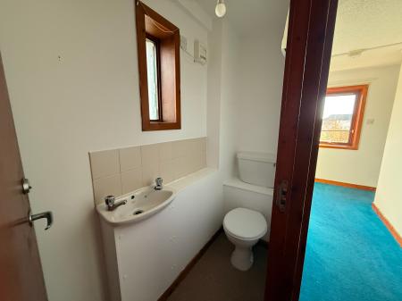 3 bedroom Maisonette to let in Red Admiral Court, Whitfield, Dundee, DD4