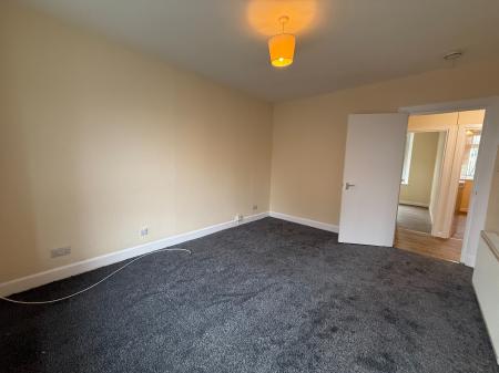 2 bedroom Flat to let in Provost Road, Dundee, DD3