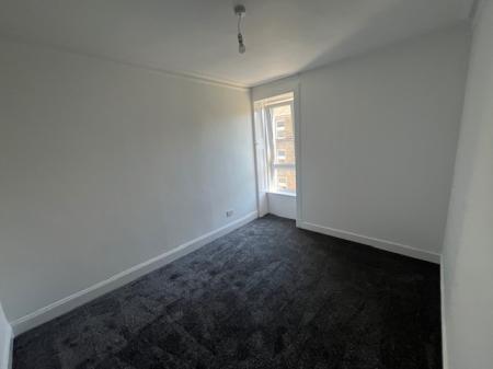 2 bedroom Flat to let in Park Avenue, Baxter Park, Dundee, DD4
