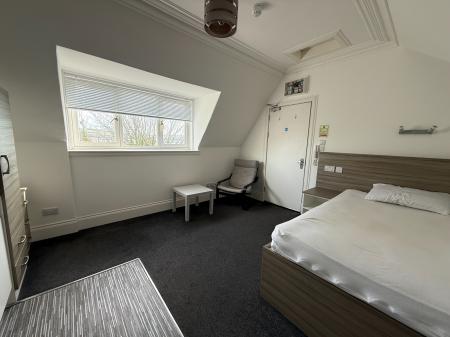 1 bedroom Studio flat to let in Roseangle, West End, Dundee, DD1