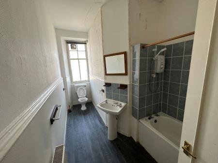 2 bedroom Flat to let in Hawkhill, West End, Dundee, DD2