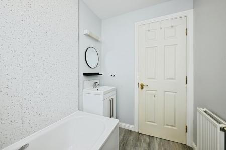 2 bedroom Flat to let in South Fort Street, Leith, Edinburgh, EH6