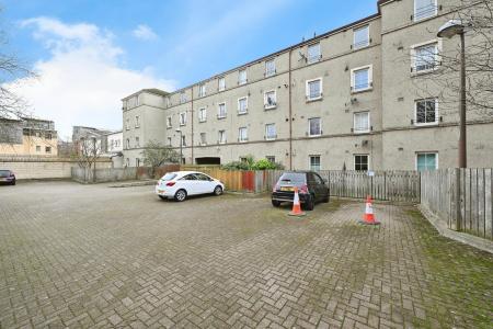 2 bedroom Flat to let in South Fort Street, Leith, Edinburgh, EH6