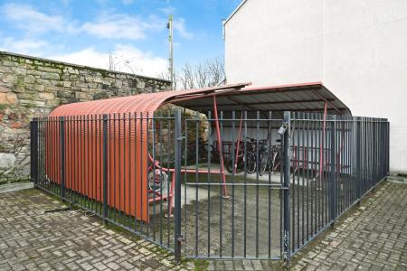 2 bedroom Flat to let in South Fort Street, Leith, Edinburgh, EH6