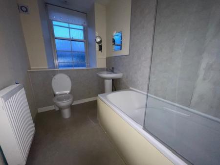 2 bedroom Flat to let in The Vennel, Forfar, DD8