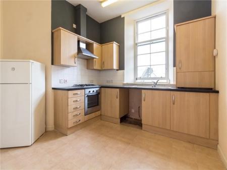 2 bedroom Flat to let in The Vennel, Forfar, DD8