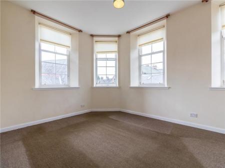 2 bedroom Flat to let in The Vennel, Forfar, DD8