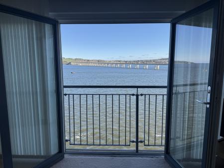 2 bedroom Flat to let in Marine Parade Walk, City Quay, Dundee, DD1